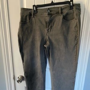Maurice’s Size 18W Short Jeggings. Gray. Midrise